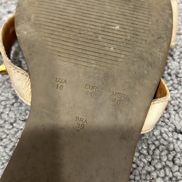 Well loved used tan Italian Sandal in Nude 10 fits more like a 9 - Picture 3 of 7